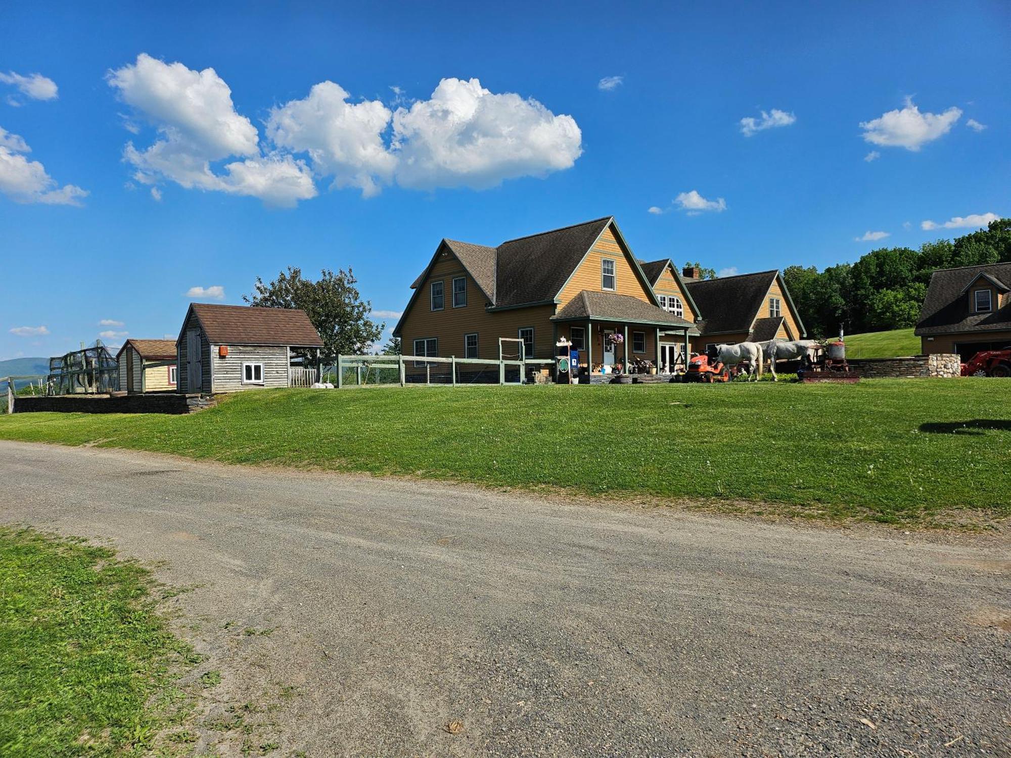 Clover Hill Farm & Country Inn Williamstown Exterior foto